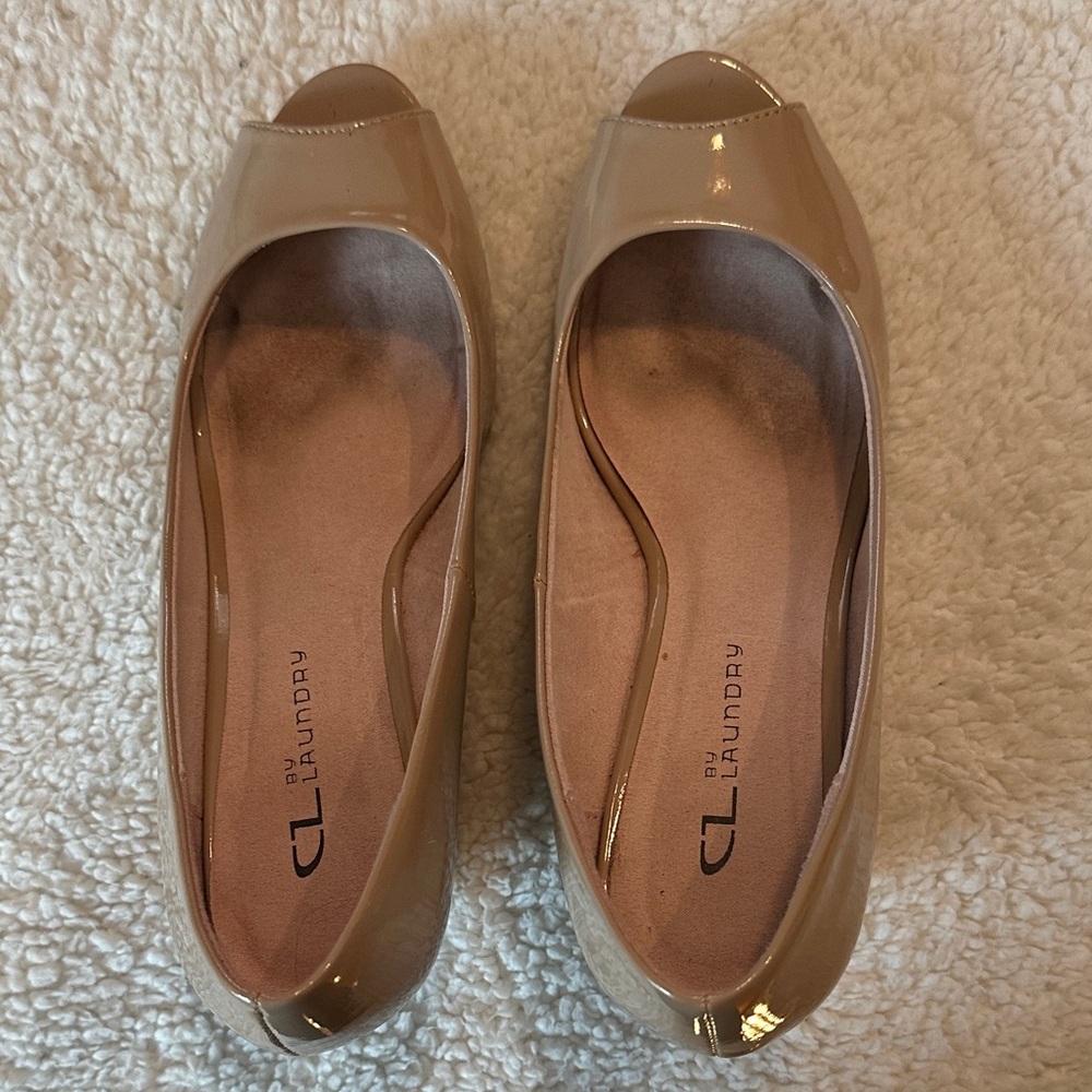 CL by Laundry Women's Beige Peep Toe wedges